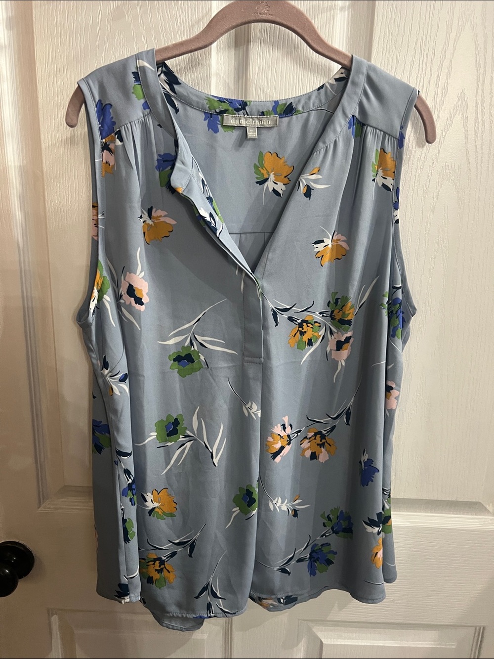 Daniel Rainn Light Blue Sleeveless Floral V-Neck Camisole